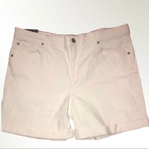 NWT Eddie Bauer Off White “Boyfriend” Roll Up Shorts. Sz 16.